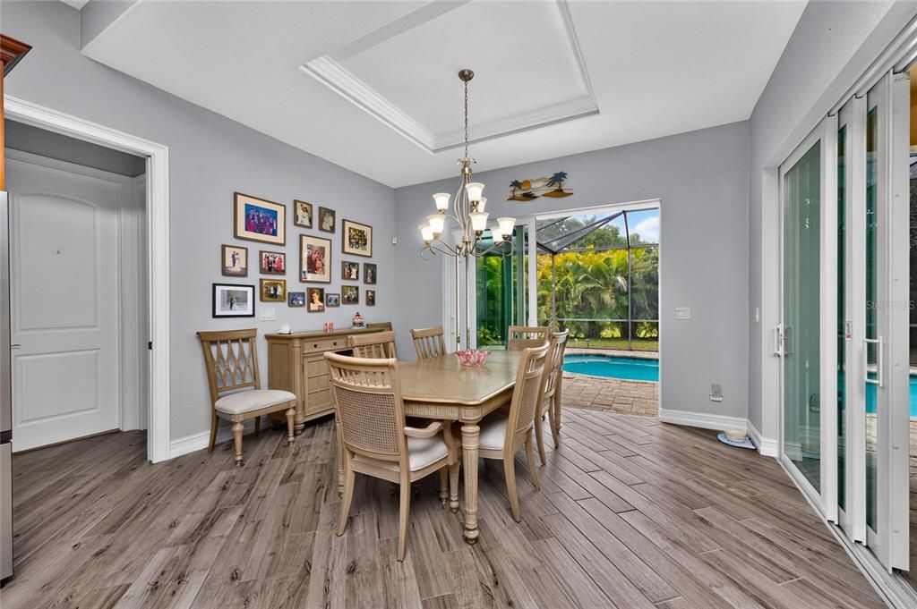 En Venta: $599,900 (3 camas, 3 baños, 2200 Pies cuadrados)