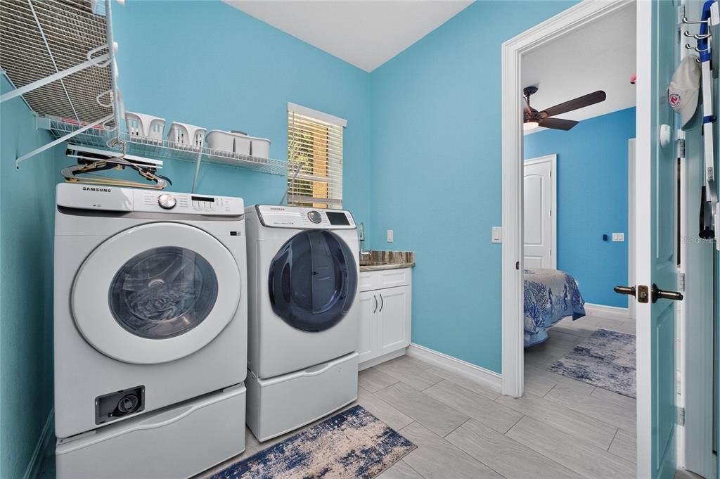 En Venta: $599,900 (3 camas, 3 baños, 2200 Pies cuadrados)