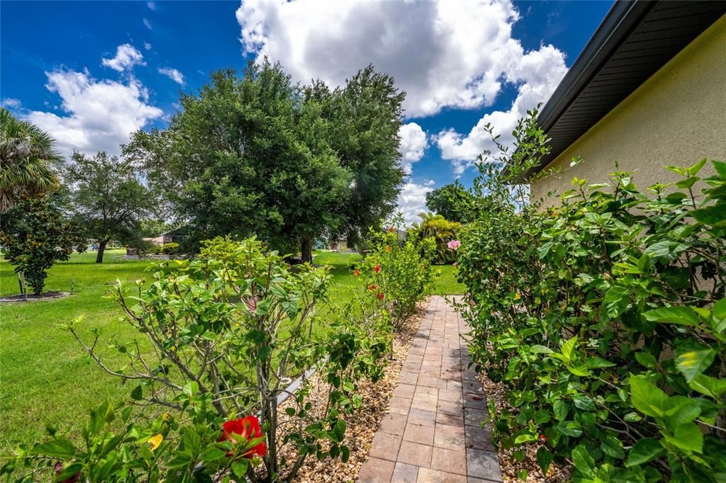 En Venta: $599,900 (3 camas, 3 baños, 2200 Pies cuadrados)