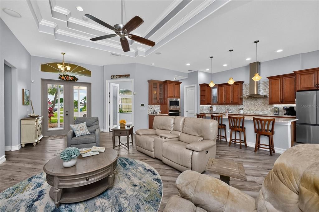 En Venta: $599,900 (3 camas, 3 baños, 2200 Pies cuadrados)