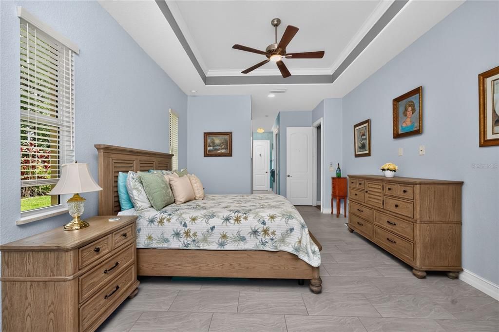 En Venta: $599,900 (3 camas, 3 baños, 2200 Pies cuadrados)