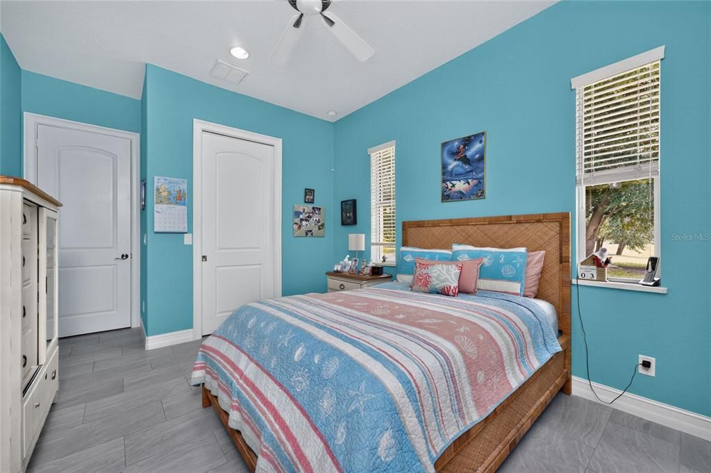 En Venta: $599,900 (3 camas, 3 baños, 2200 Pies cuadrados)
