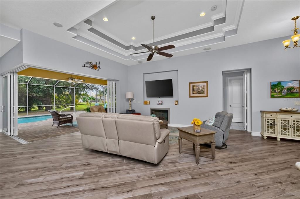 En Venta: $599,900 (3 camas, 3 baños, 2200 Pies cuadrados)