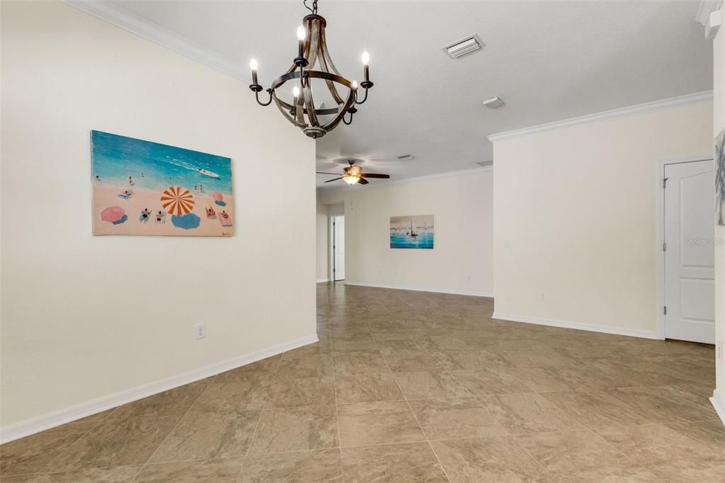 Activo con contrato: $465,000 (3 camas, 2 baños, 1669 Pies cuadrados)