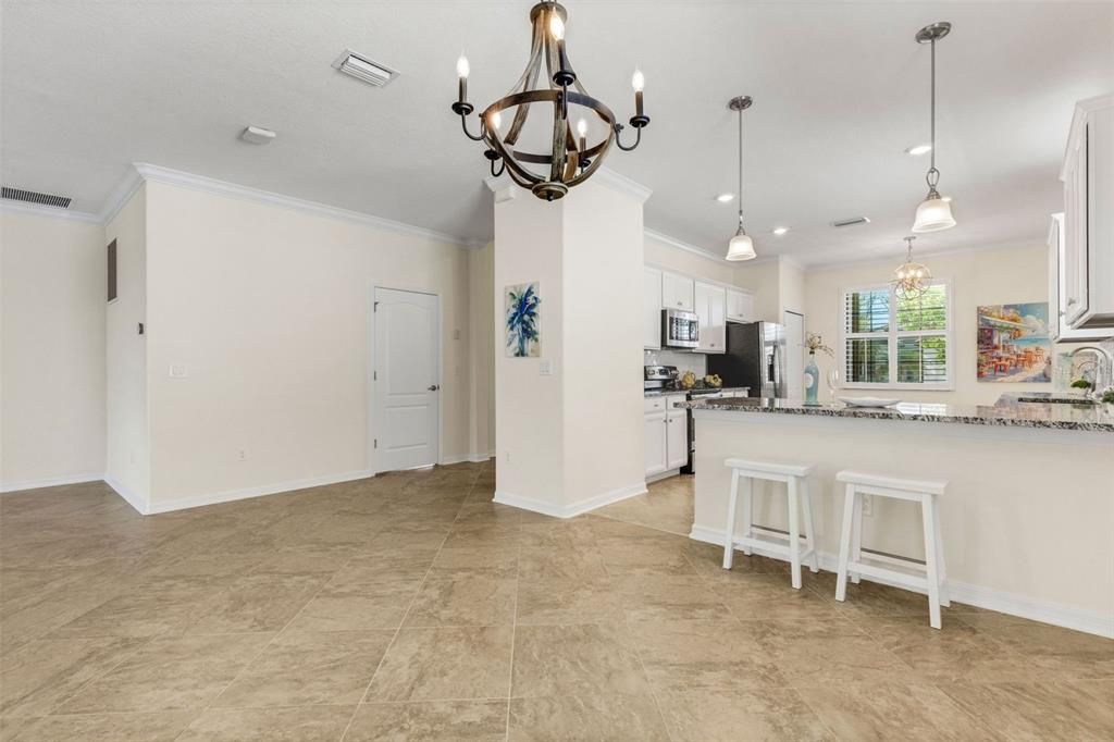Activo con contrato: $465,000 (3 camas, 2 baños, 1669 Pies cuadrados)