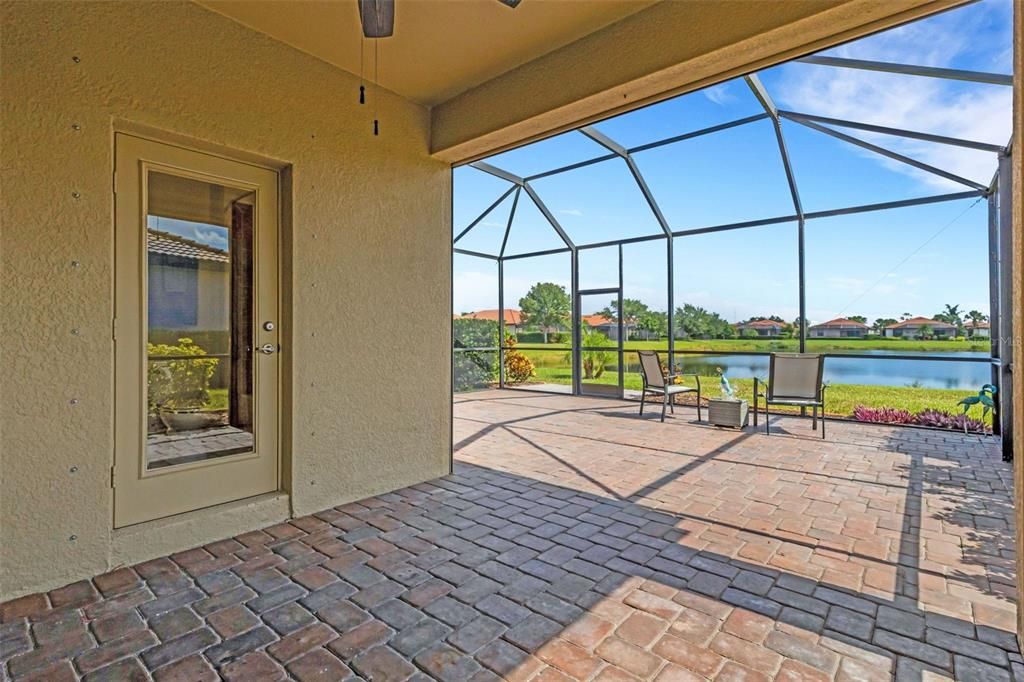 Activo con contrato: $465,000 (3 camas, 2 baños, 1669 Pies cuadrados)