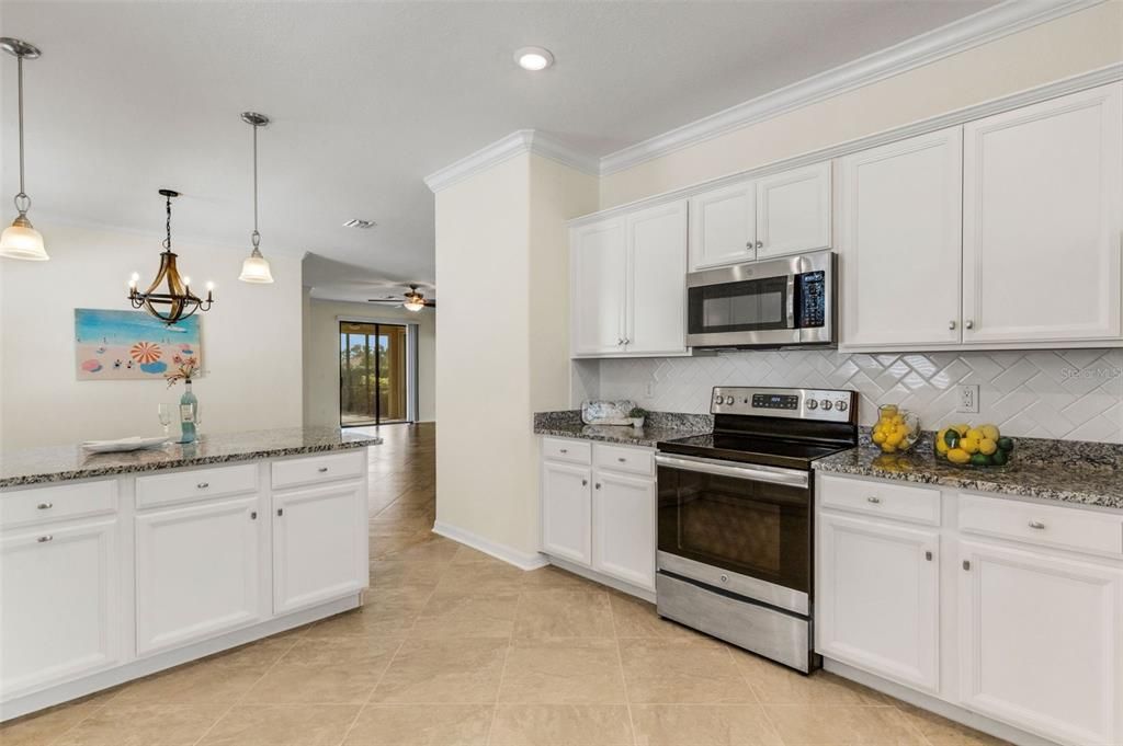 Activo con contrato: $465,000 (3 camas, 2 baños, 1669 Pies cuadrados)