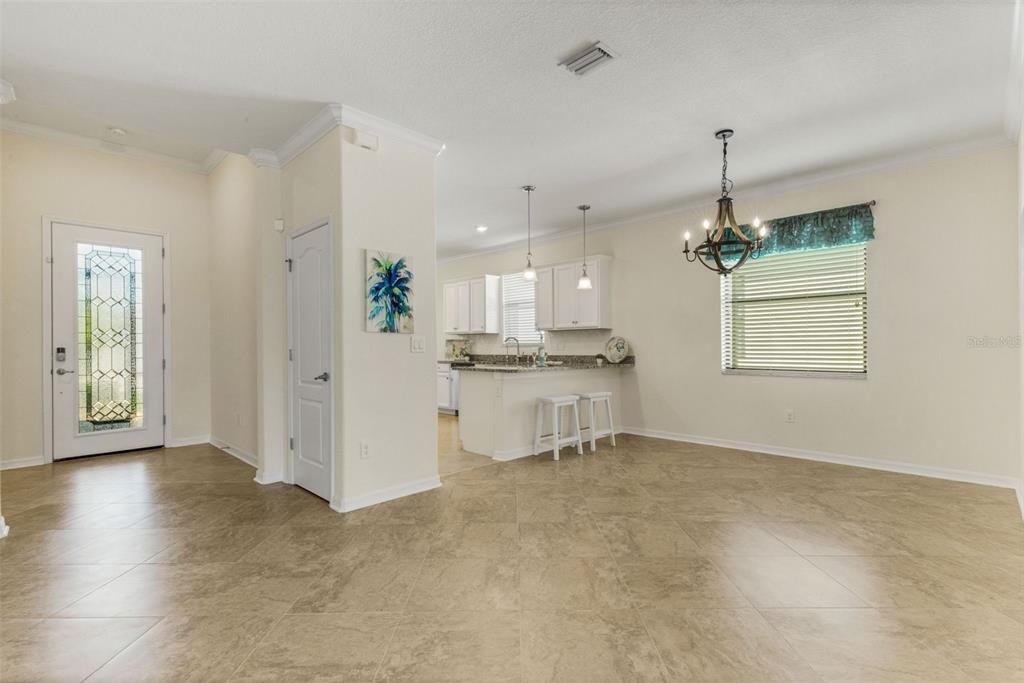 Activo con contrato: $465,000 (3 camas, 2 baños, 1669 Pies cuadrados)
