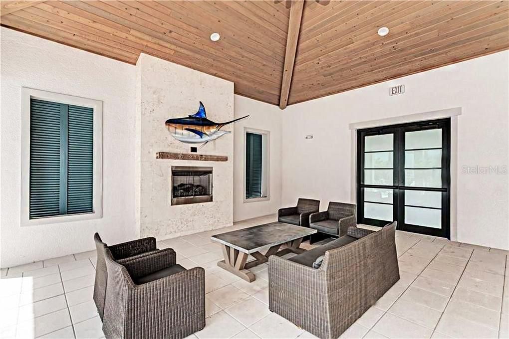 Activo con contrato: $465,000 (3 camas, 2 baños, 1669 Pies cuadrados)