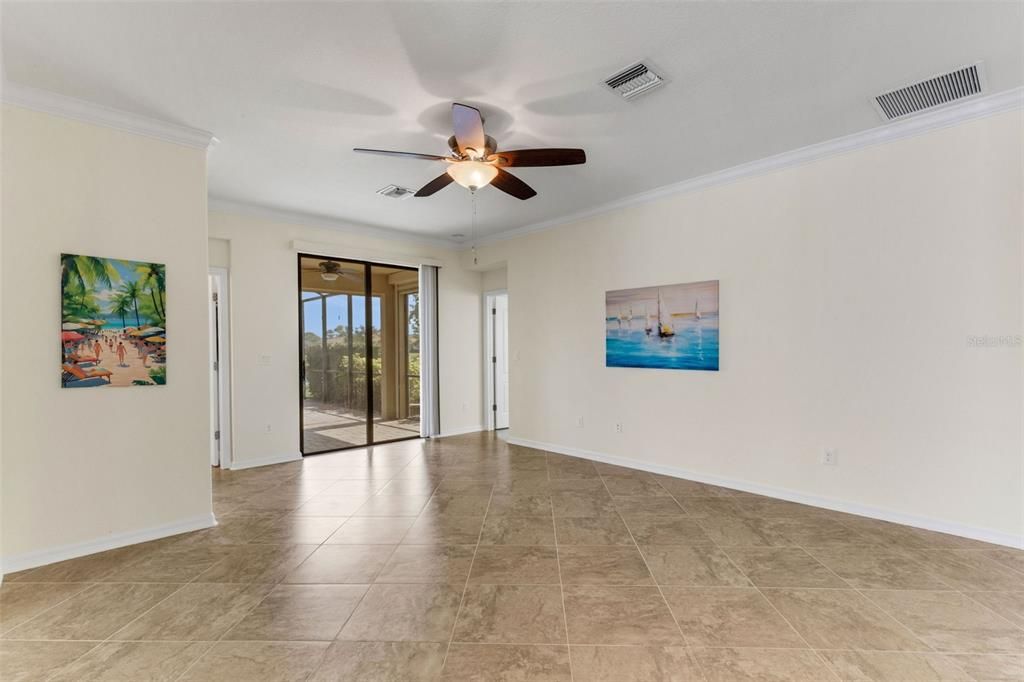 Activo con contrato: $465,000 (3 camas, 2 baños, 1669 Pies cuadrados)