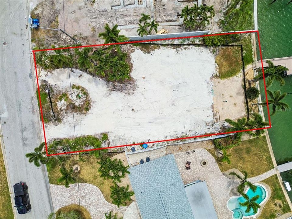 待售: $1,050,000 (0.22 acres)
