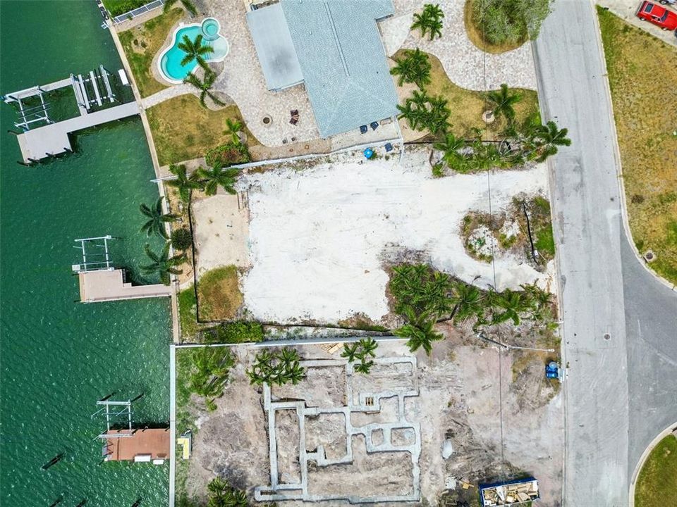 待售: $1,050,000 (0.22 acres)