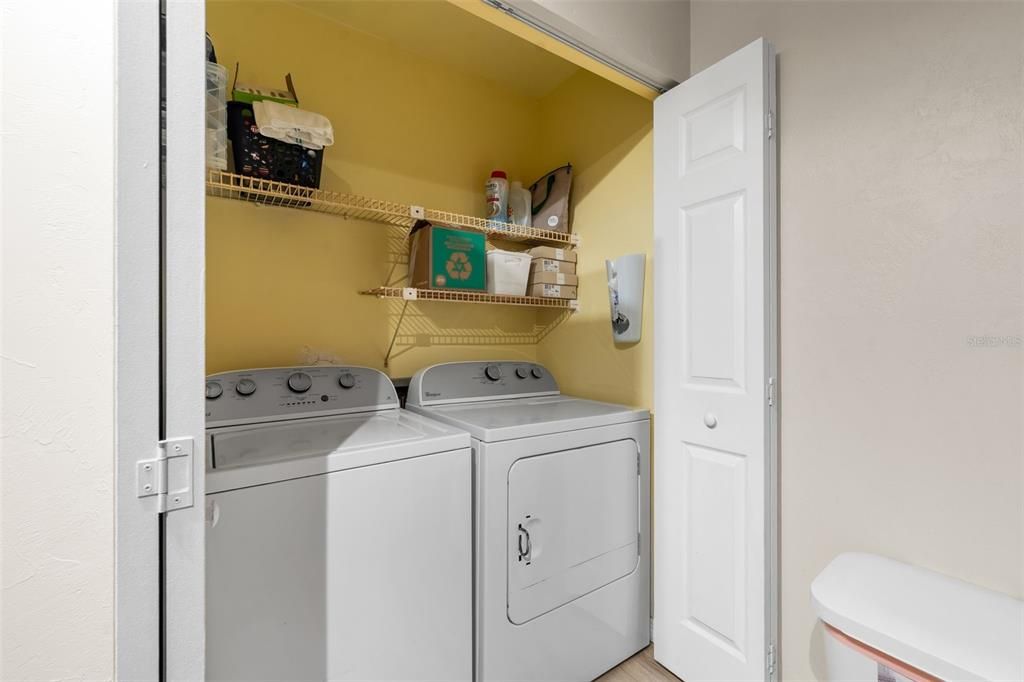 For Sale: $189,900 (2 beds, 1 baths, 1076 Square Feet)