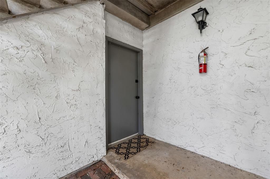 For Sale: $189,900 (2 beds, 1 baths, 1076 Square Feet)