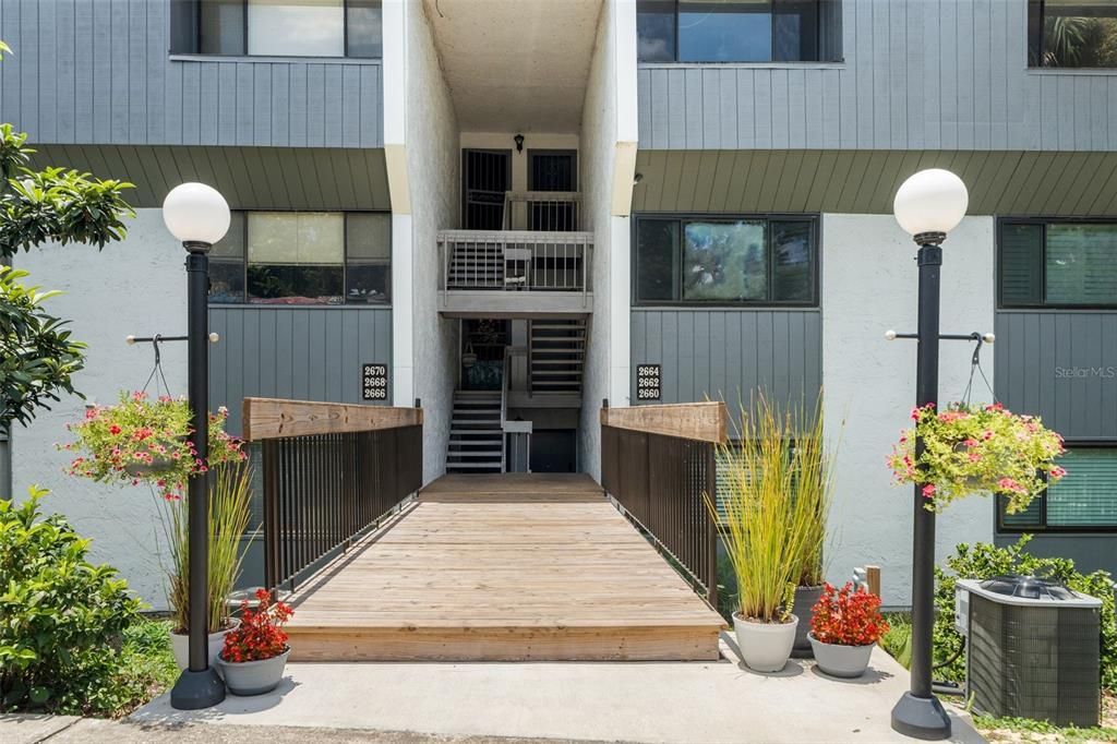 For Sale: $189,900 (2 beds, 1 baths, 1076 Square Feet)