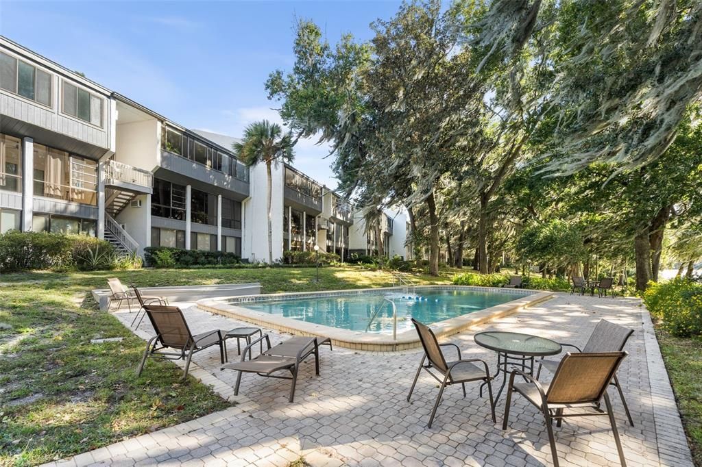 For Sale: $189,900 (2 beds, 1 baths, 1076 Square Feet)