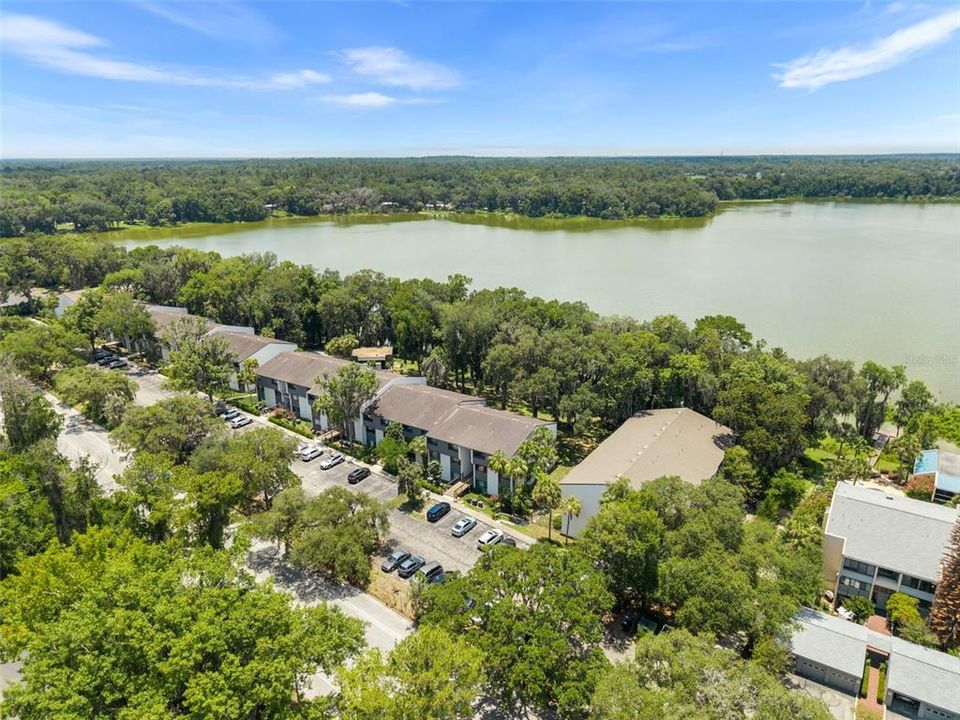 For Sale: $189,900 (2 beds, 1 baths, 1076 Square Feet)