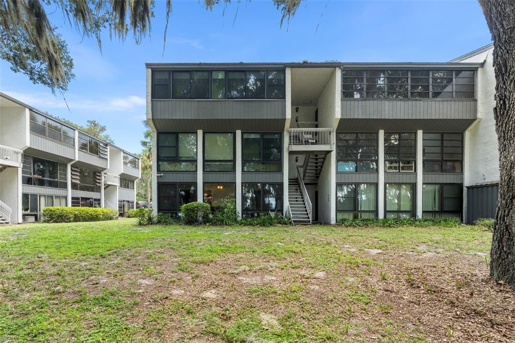 For Sale: $189,900 (2 beds, 1 baths, 1076 Square Feet)