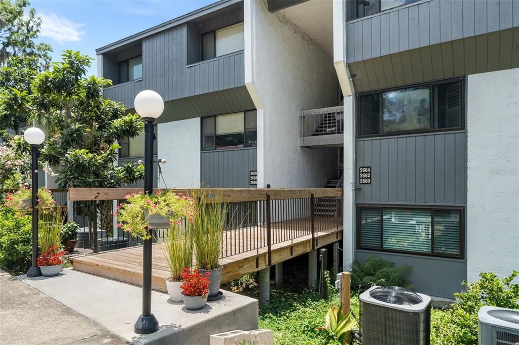 For Sale: $189,900 (2 beds, 1 baths, 1076 Square Feet)