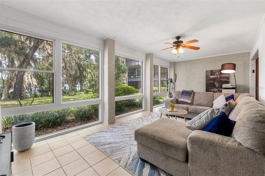 For Sale: $189,900 (2 beds, 1 baths, 1076 Square Feet)