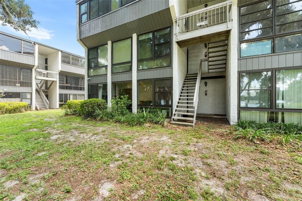 For Sale: $189,900 (2 beds, 1 baths, 1076 Square Feet)