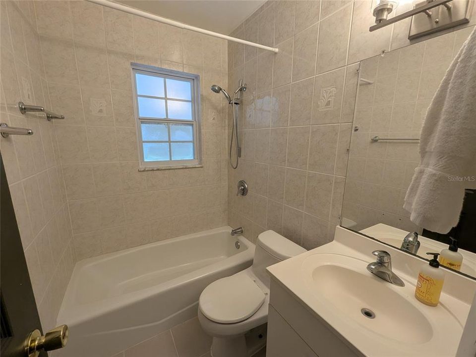 For Sale: $299,000 (3 beds, 2 baths, 1406 Square Feet)