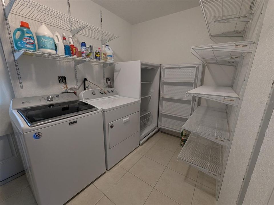 For Sale: $299,000 (3 beds, 2 baths, 1406 Square Feet)
