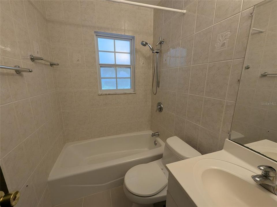 For Sale: $299,000 (3 beds, 2 baths, 1406 Square Feet)