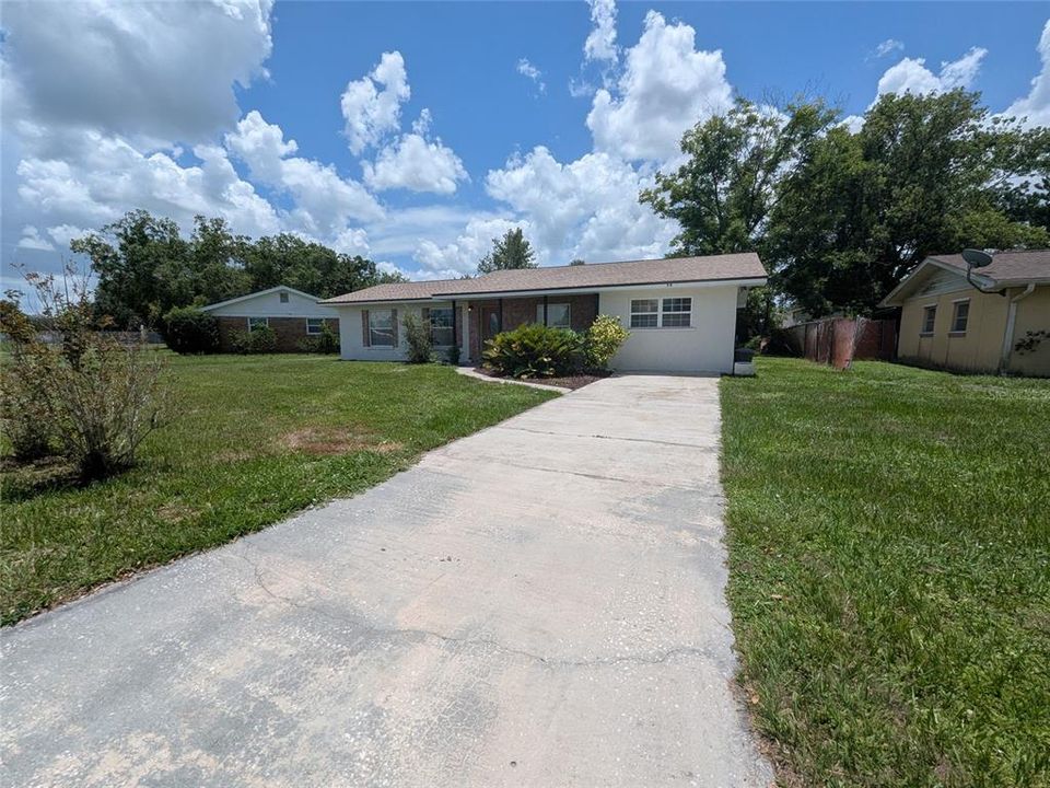 For Sale: $299,000 (3 beds, 2 baths, 1406 Square Feet)