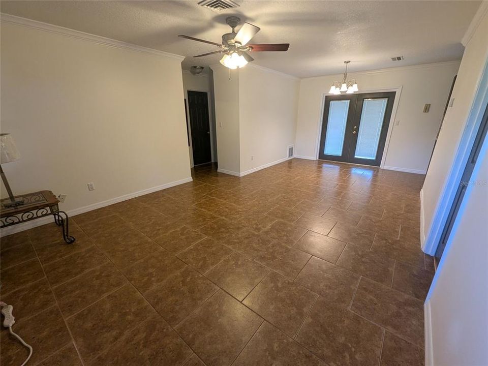 For Sale: $299,000 (3 beds, 2 baths, 1406 Square Feet)