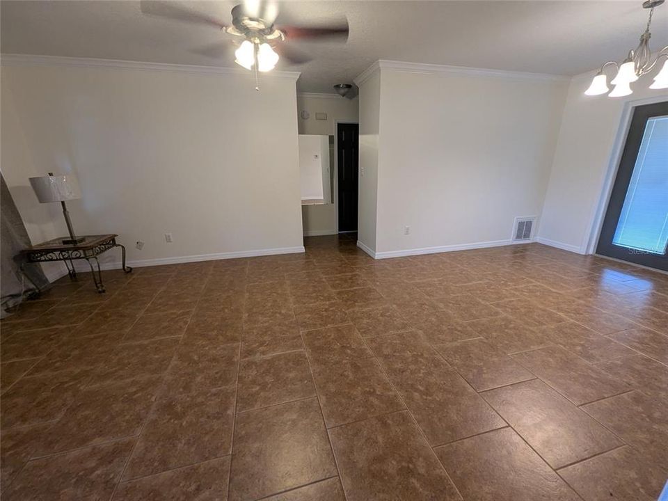For Sale: $299,000 (3 beds, 2 baths, 1406 Square Feet)