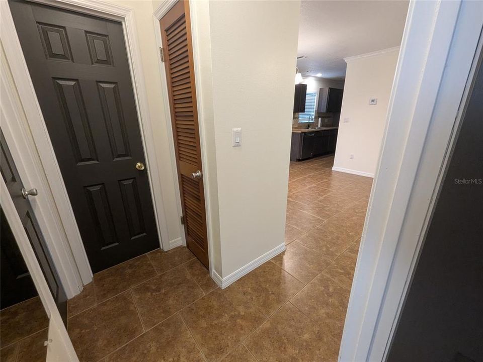 For Sale: $299,000 (3 beds, 2 baths, 1406 Square Feet)