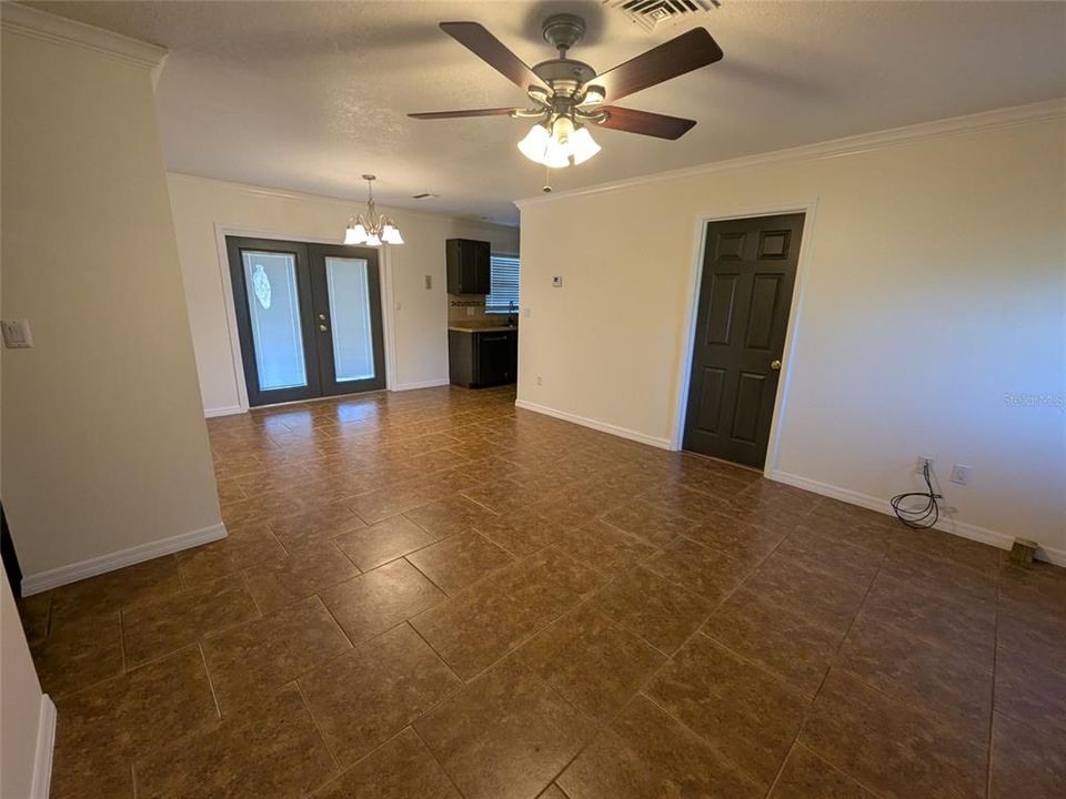 For Sale: $299,000 (3 beds, 2 baths, 1406 Square Feet)