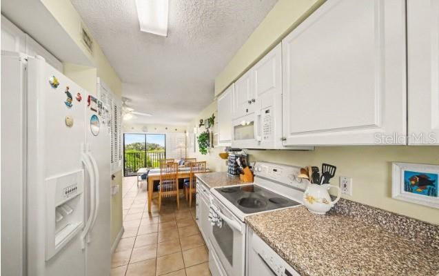 En Venta: $245,000 (2 camas, 2 baños, 876 Pies cuadrados)