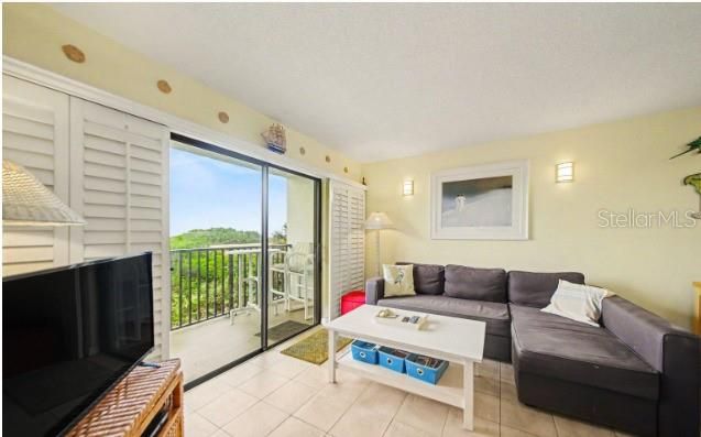 En Venta: $245,000 (2 camas, 2 baños, 876 Pies cuadrados)
