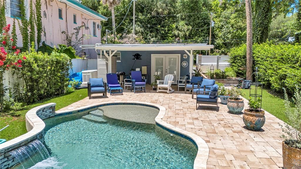 For Sale: $1,350,000 (2 beds, 2 baths, 1612 Square Feet)