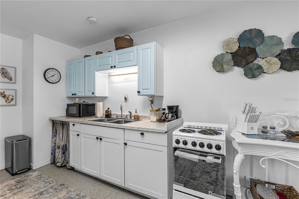 For Sale: $1,350,000 (2 beds, 2 baths, 1612 Square Feet)