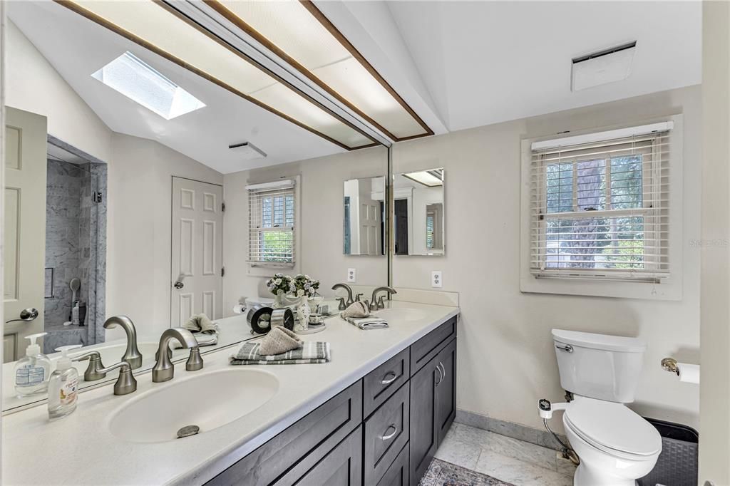 For Sale: $1,350,000 (2 beds, 2 baths, 1612 Square Feet)