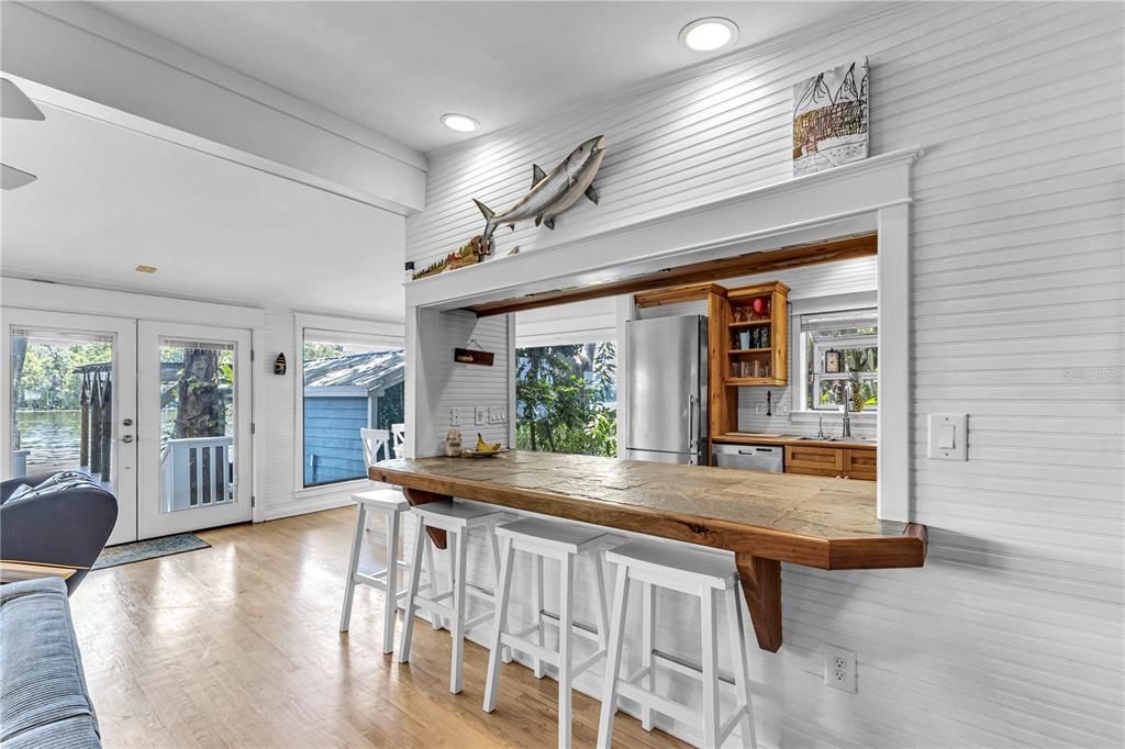 For Sale: $1,350,000 (2 beds, 2 baths, 1612 Square Feet)