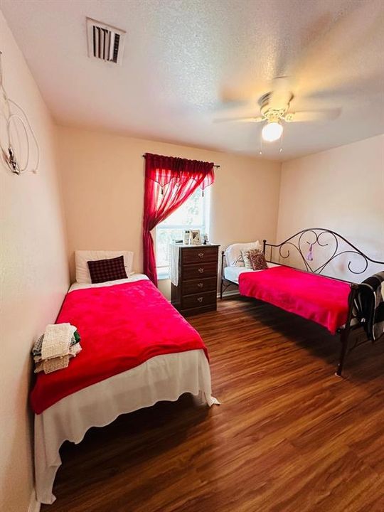 En Venta: $210,000 (3 camas, 2 baños, 1169 Pies cuadrados)