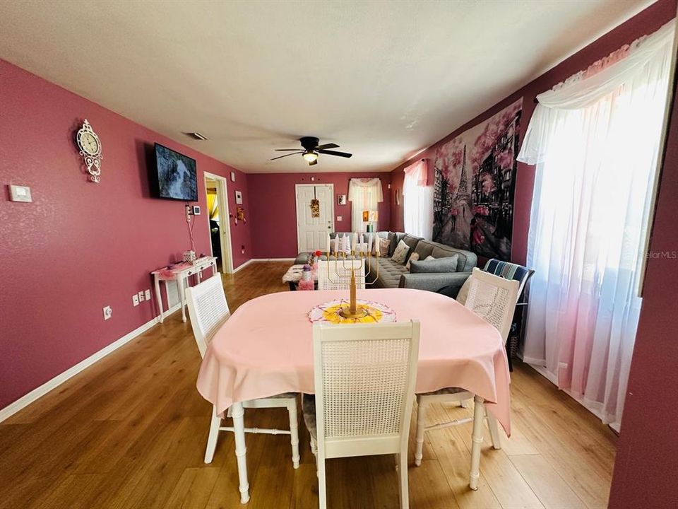 En Venta: $210,000 (3 camas, 2 baños, 1169 Pies cuadrados)