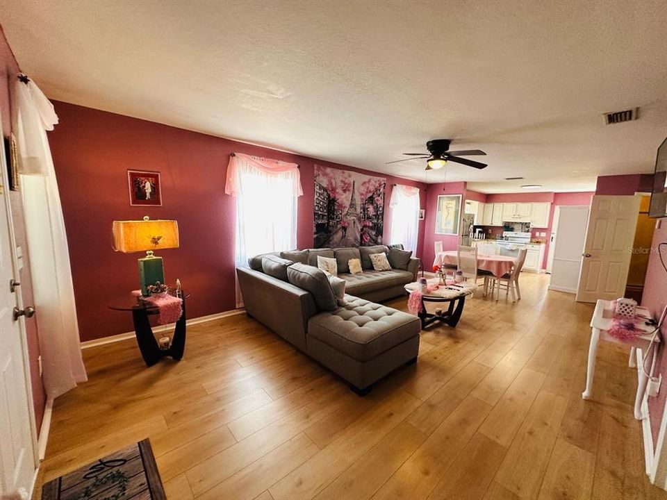 En Venta: $210,000 (3 camas, 2 baños, 1169 Pies cuadrados)