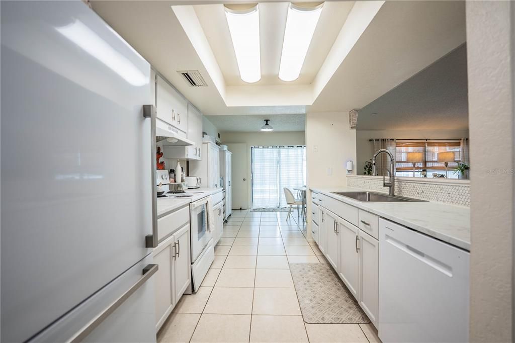 На продажу: $549,900 (3 спален, 2 ванн, 1570 Квадратных фут)