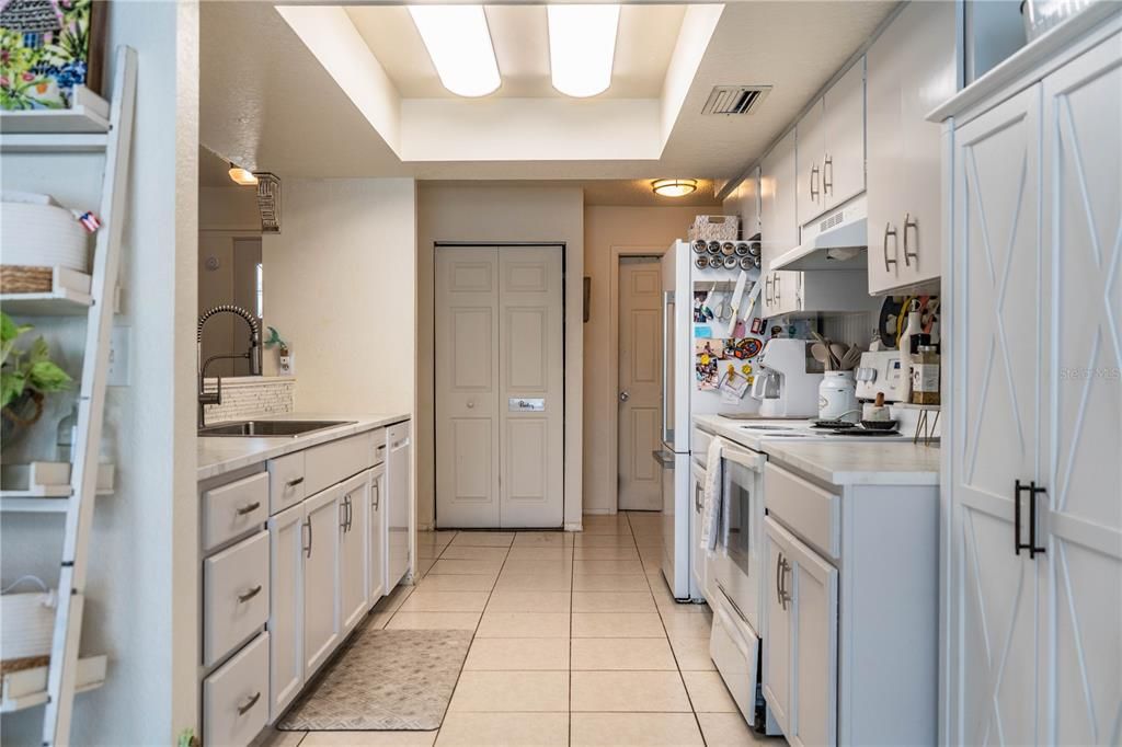 На продажу: $549,900 (3 спален, 2 ванн, 1570 Квадратных фут)