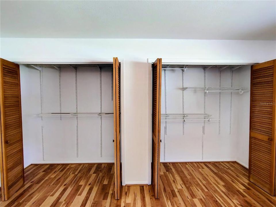 На продажу: $249,900 (2 спален, 2 ванн, 1320 Квадратных фут)