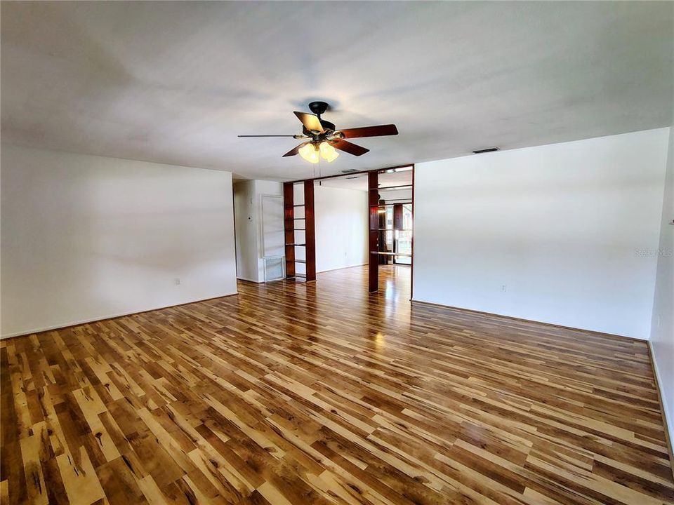 На продажу: $249,900 (2 спален, 2 ванн, 1320 Квадратных фут)