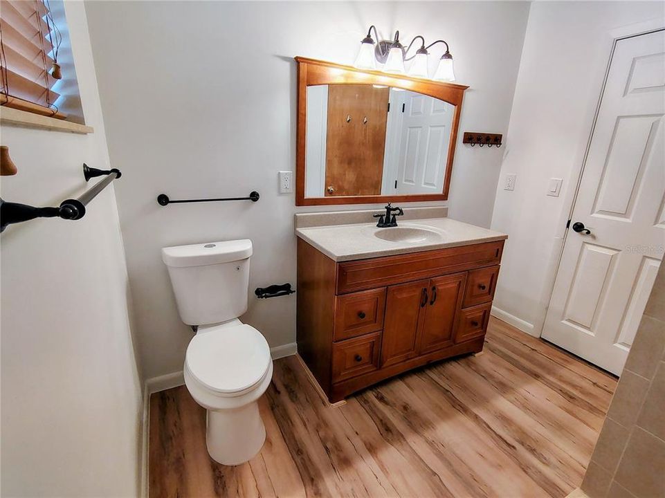 На продажу: $249,900 (2 спален, 2 ванн, 1320 Квадратных фут)
