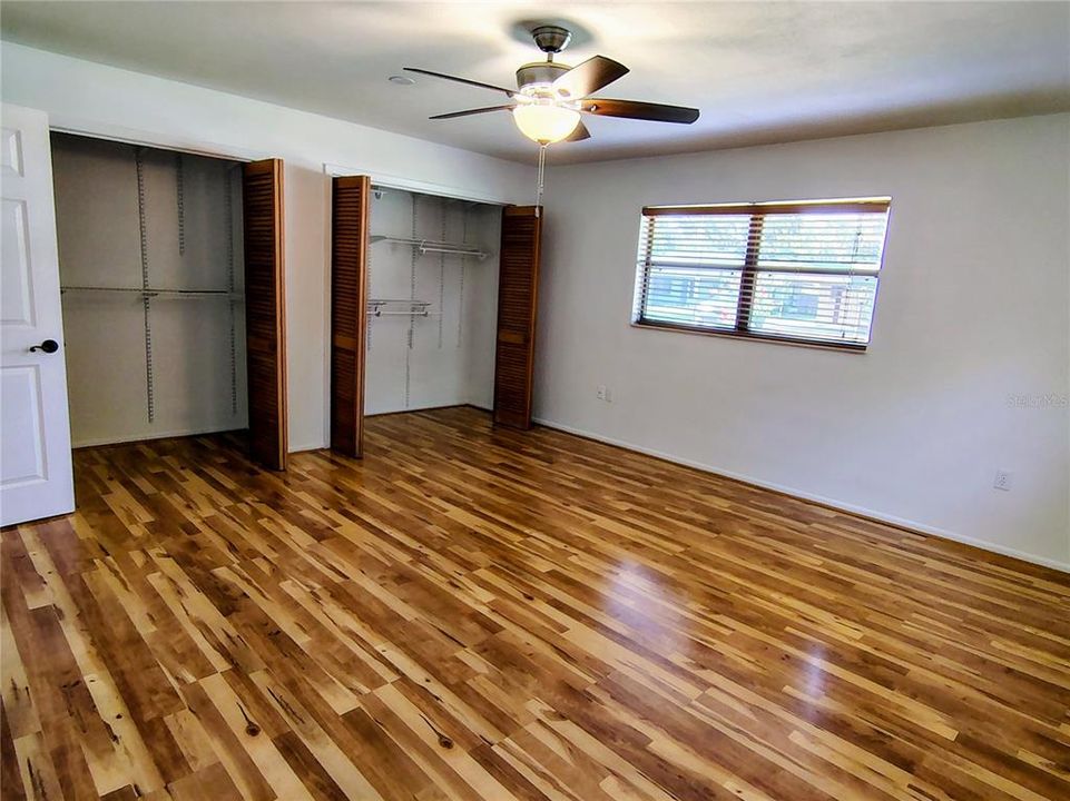 На продажу: $249,900 (2 спален, 2 ванн, 1320 Квадратных фут)