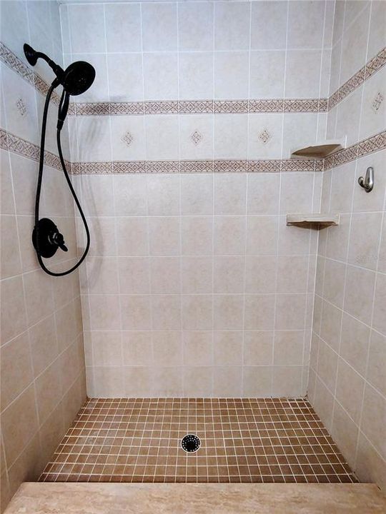 На продажу: $249,900 (2 спален, 2 ванн, 1320 Квадратных фут)