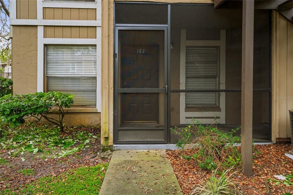 For Rent: $1,350 (3 beds, 2 baths, 912 Square Feet)